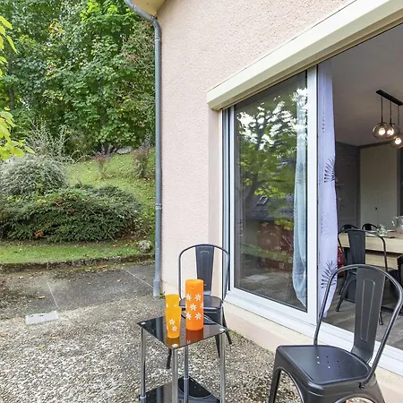 Mitoyen Avec Terrasse Et Parking à - Fr-1-401-269 Chalet *