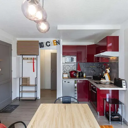Mitoyen Avec Terrasse Et Parking à - Fr-1-401-269 Chalet *