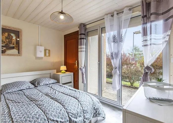 Mitoyen Avec Terrasse Et Parking A - Fr-1-401-269 Chalet