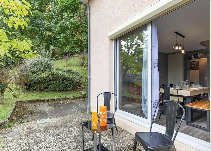 Mitoyen Avec Terrasse Et Parking A - Fr-1-401-269 Chalet *